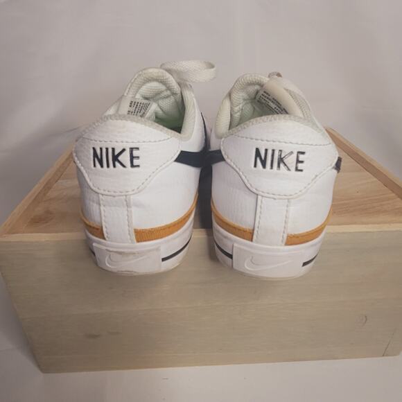 Nike- Women's Court Legacy- White with black accent- size 8.5 - Picture 4 of 6